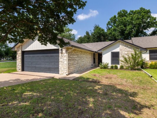26 Fairway Ln, Meadowlakes