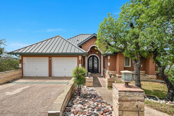 695 Sunset Dr, Wimberley