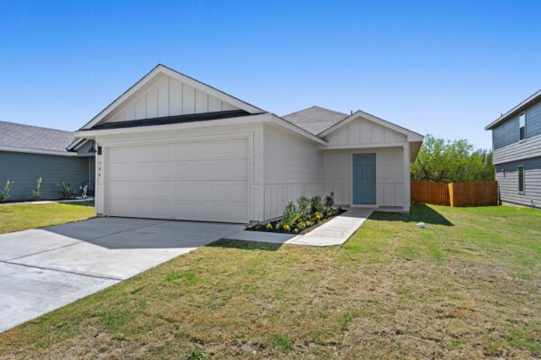 304 Wild Goose Dr, Luling