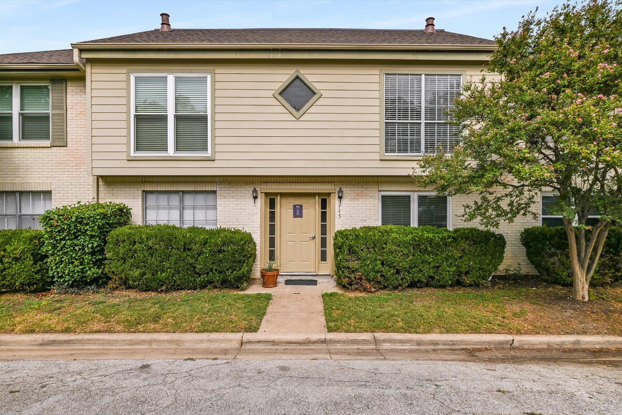 745 E Oltorf St E #201, Austin, TX 78704