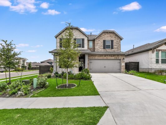512 Voyage Trce, Leander