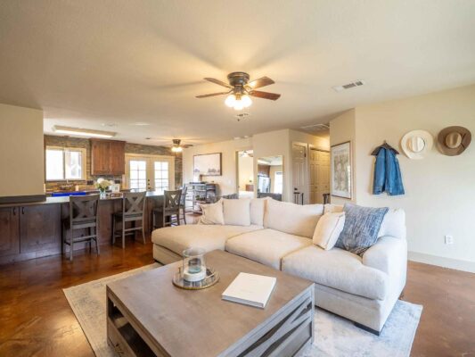 10212 Thomas Ln, Dripping Springs