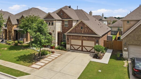 447 Clear Springs Holw, Buda