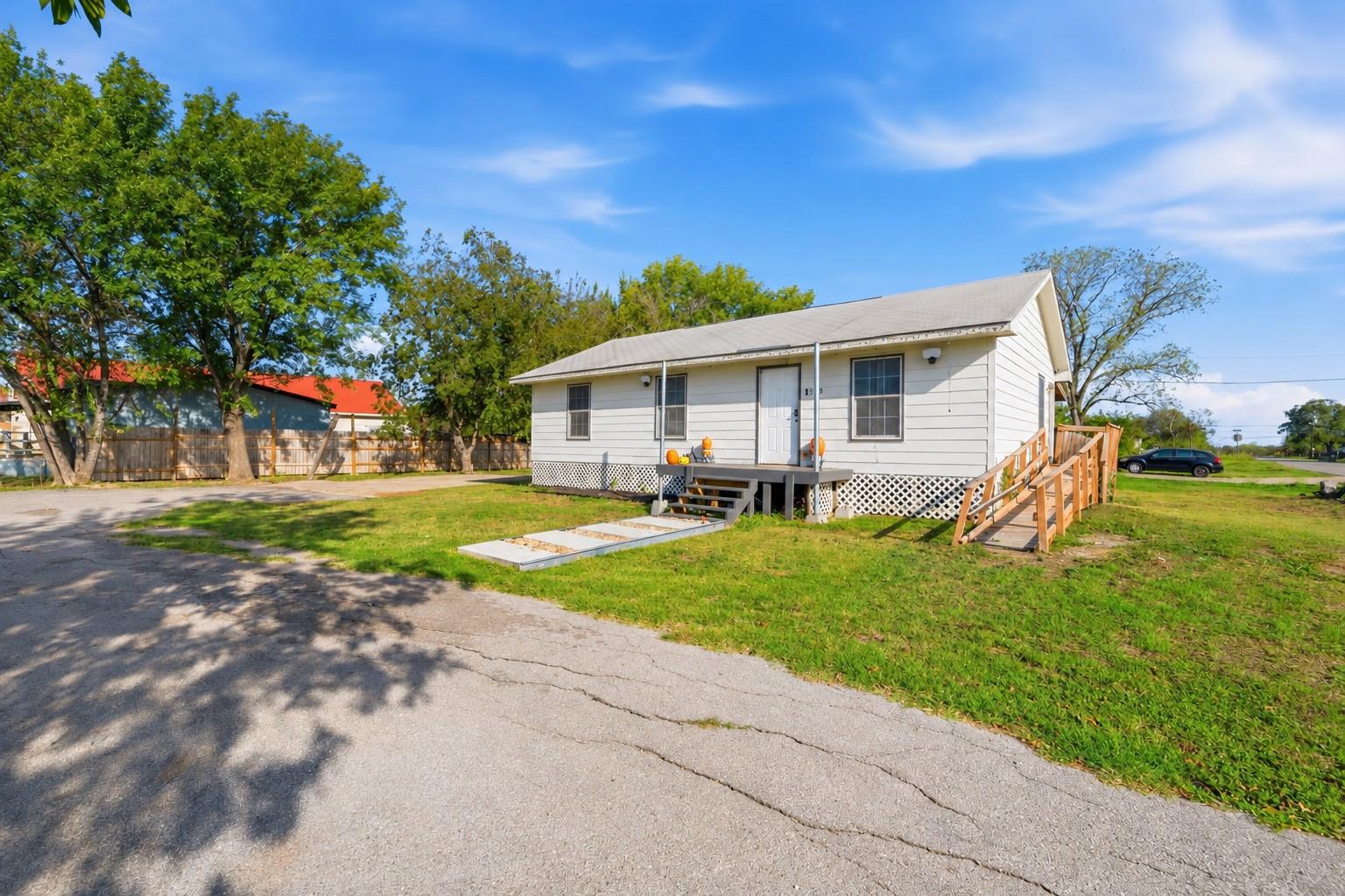309 E Parsons St, Manor, TX 78653