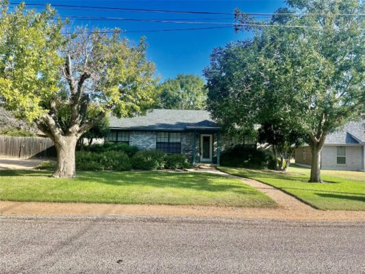 1113 Hackberry Dr, Marble Falls