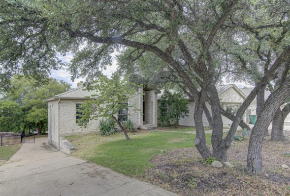 5006 Thunderbird St, Lago Vista