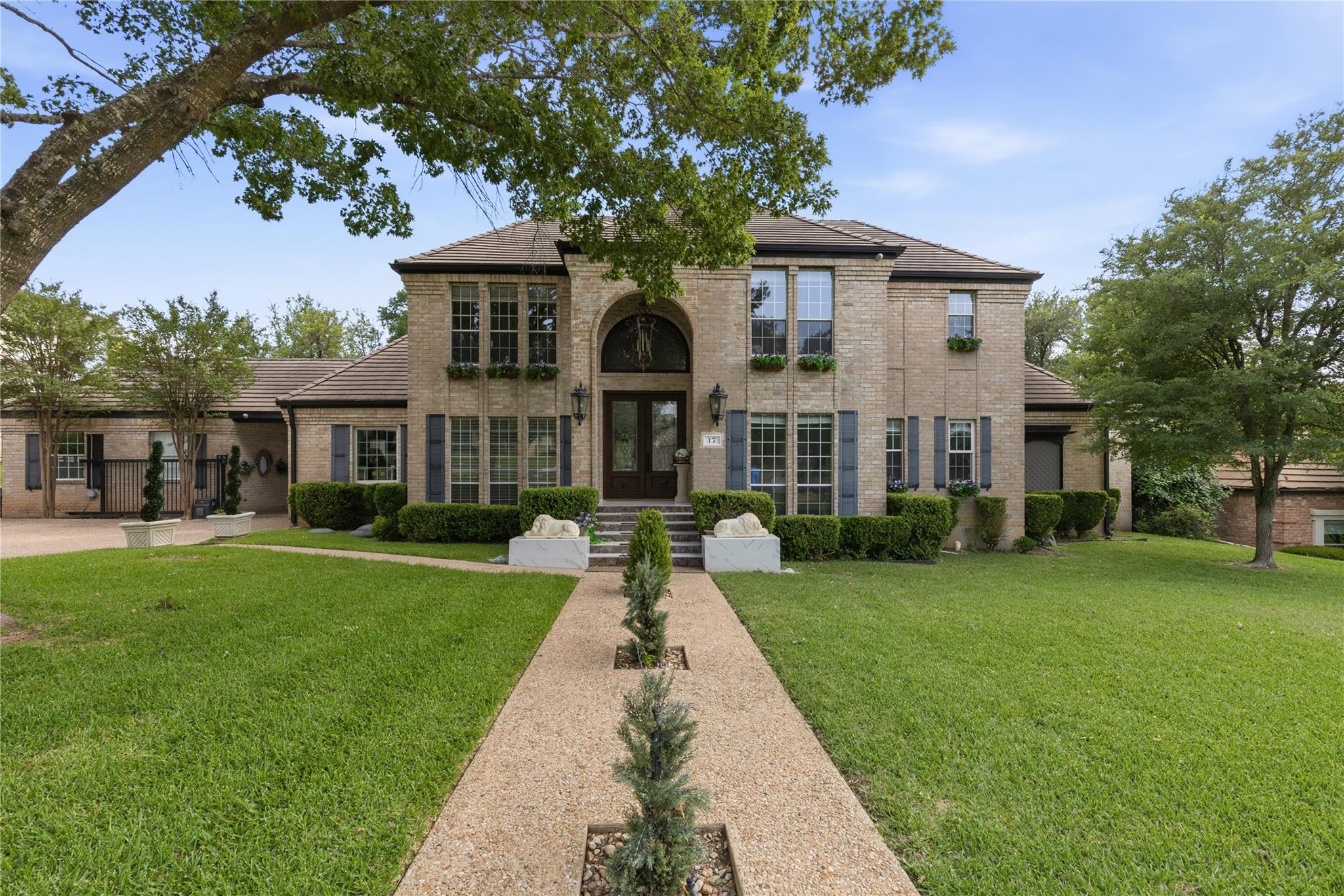 17 Hedgebrook Way, The Hills, TX 78738