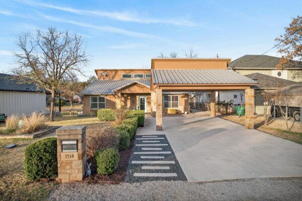 1514 Bluebonnet Ln, Kingsland