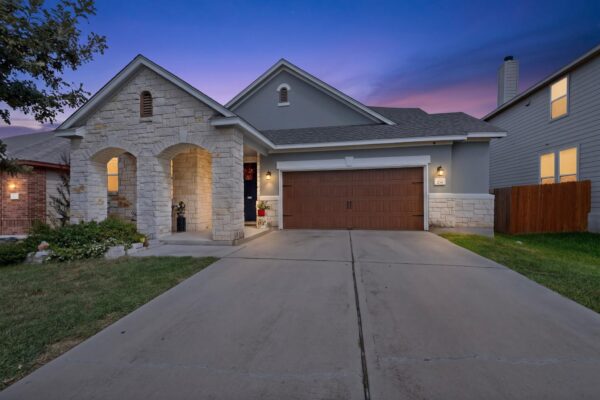 250 Fender Dr, Kyle