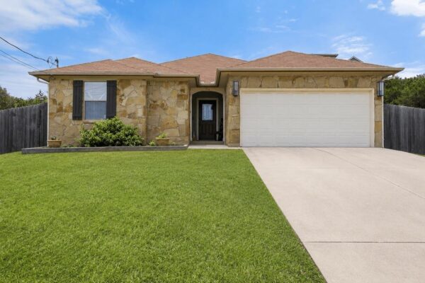 714 Newport Dr, Spicewood