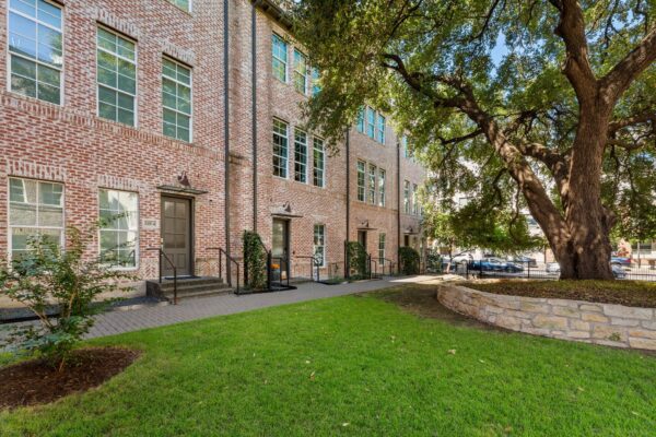 1301 Town Creek Dr #2, Austin