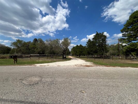 361 Laura Ln, Bastrop