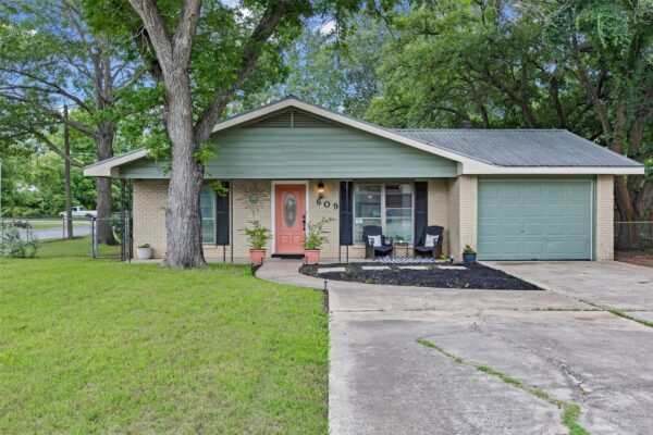 609 Laurel St, Bastrop