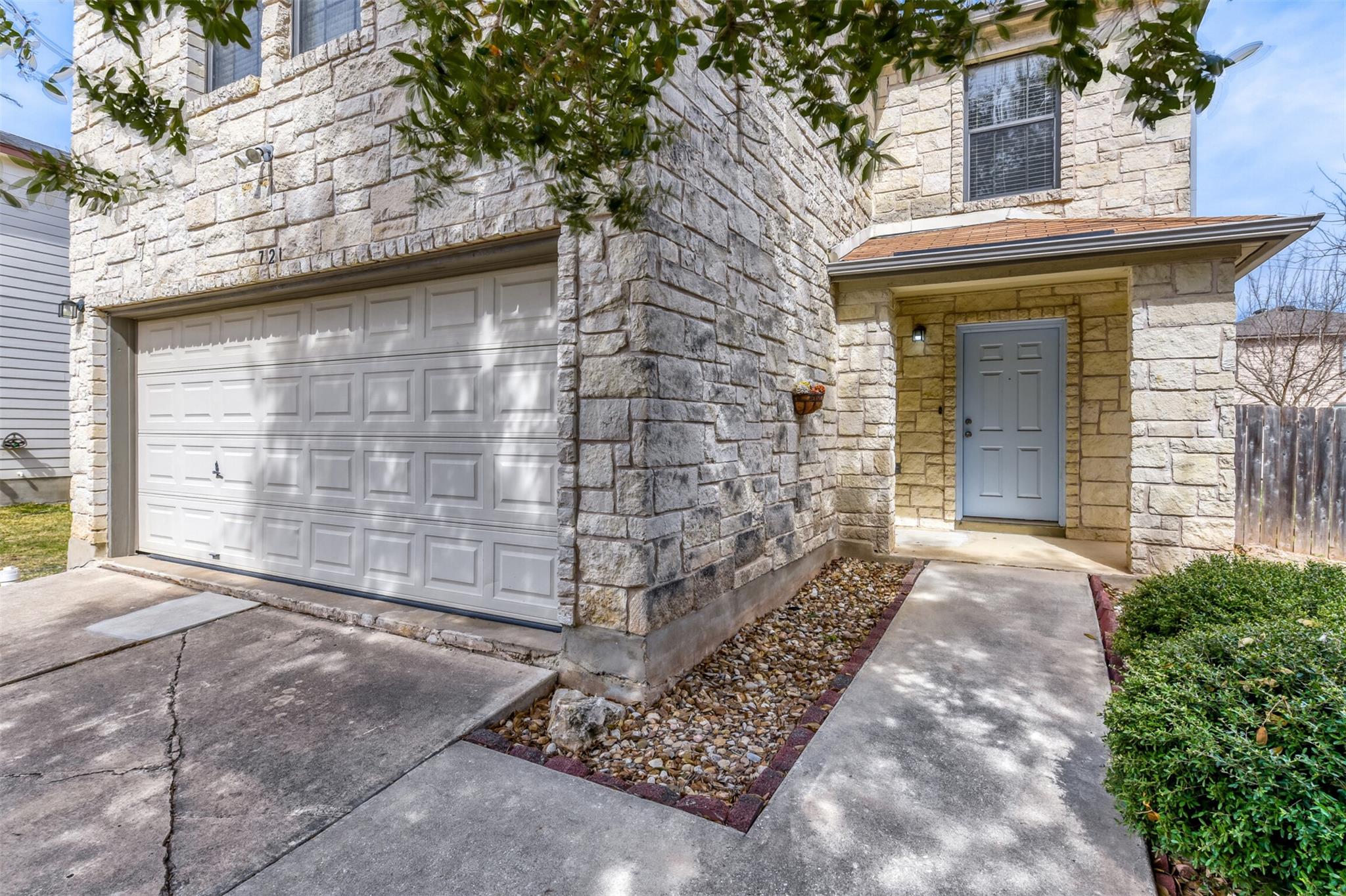721 New Bridge Dr, Kyle, TX 78640