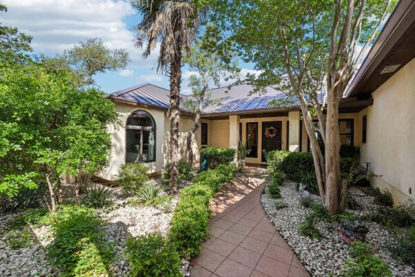 100 MESA Dr, Wimberley