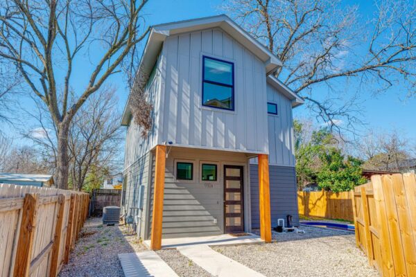 910 Tillery St #B, Austin