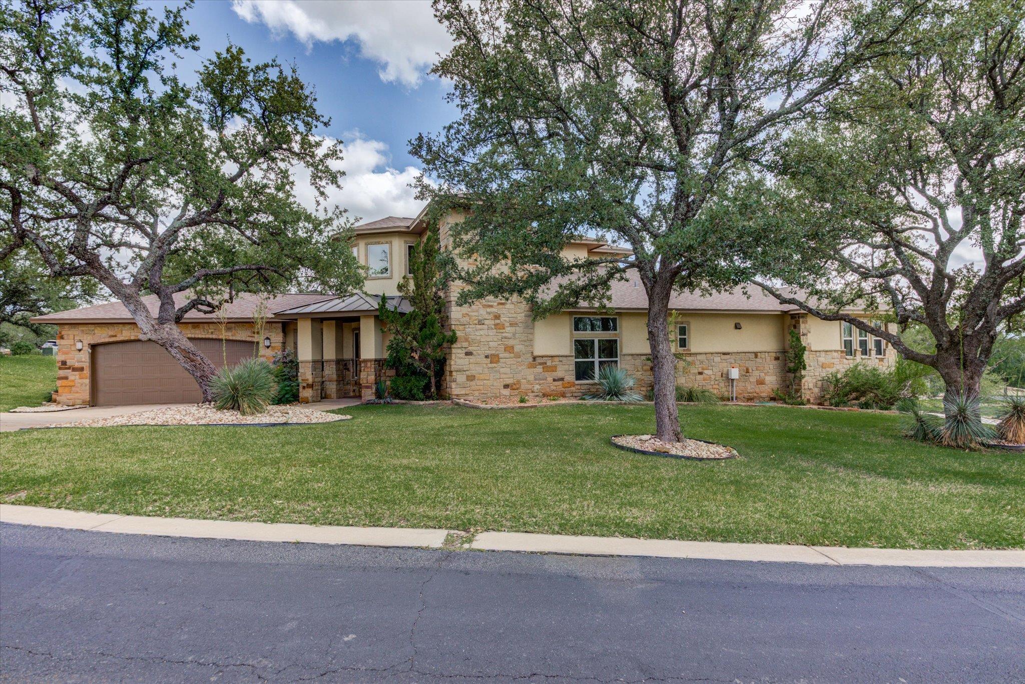 208 Colina Cove Dr, Kingsland, TX 78639