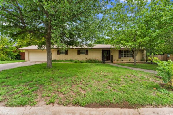 1011 N Vanderveer St, Burnet