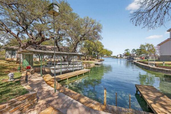 102 Cove Ln, Sunrise Beach
