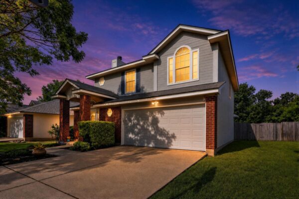 703 Sparkling Brook Ln, Leander