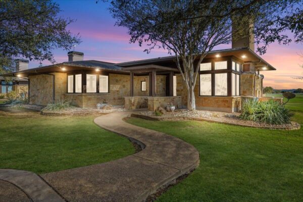 2001 Kahala Sunset Dr, Spicewood
