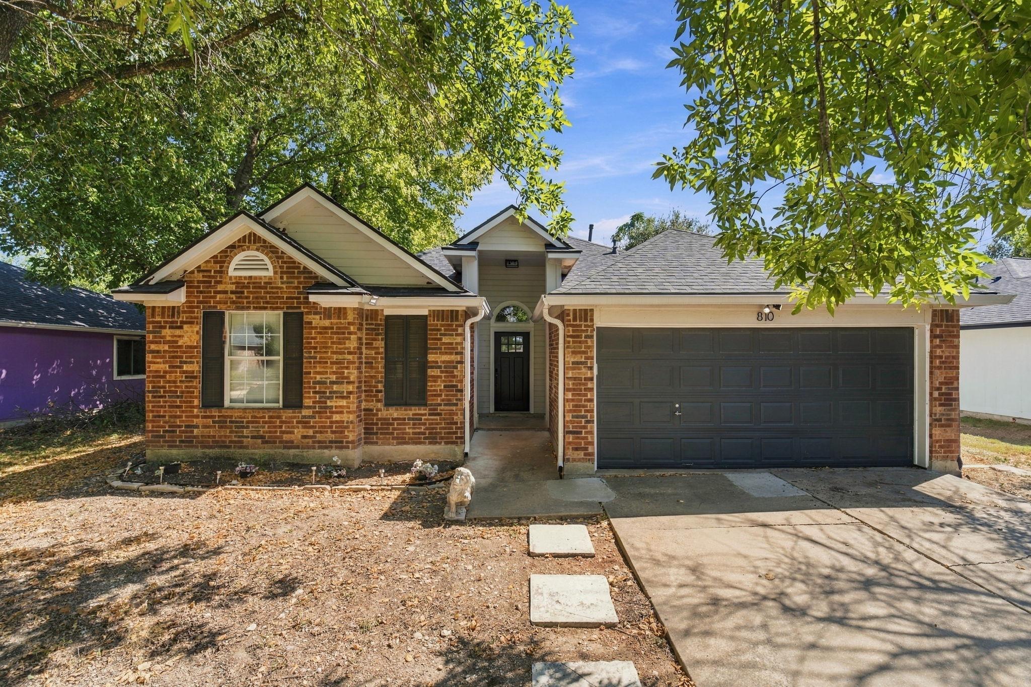 810 Honeysuckle Dr, Leander, TX 78641