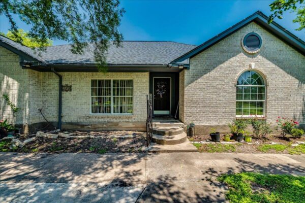 123 Crossroads Dr, Dale