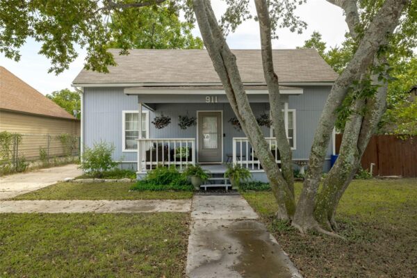 911 W 3rd St, Taylor