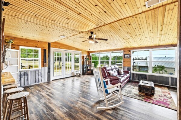 127 Klbj Rd, Smithville