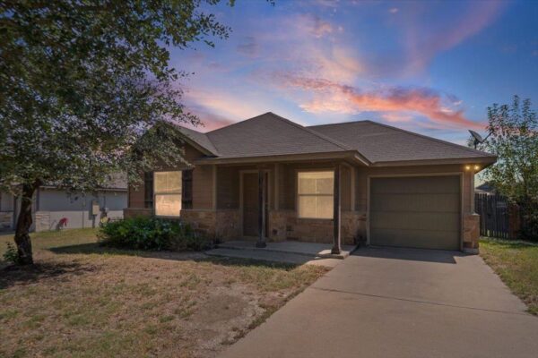 612 Amber Ln, Jarrell
