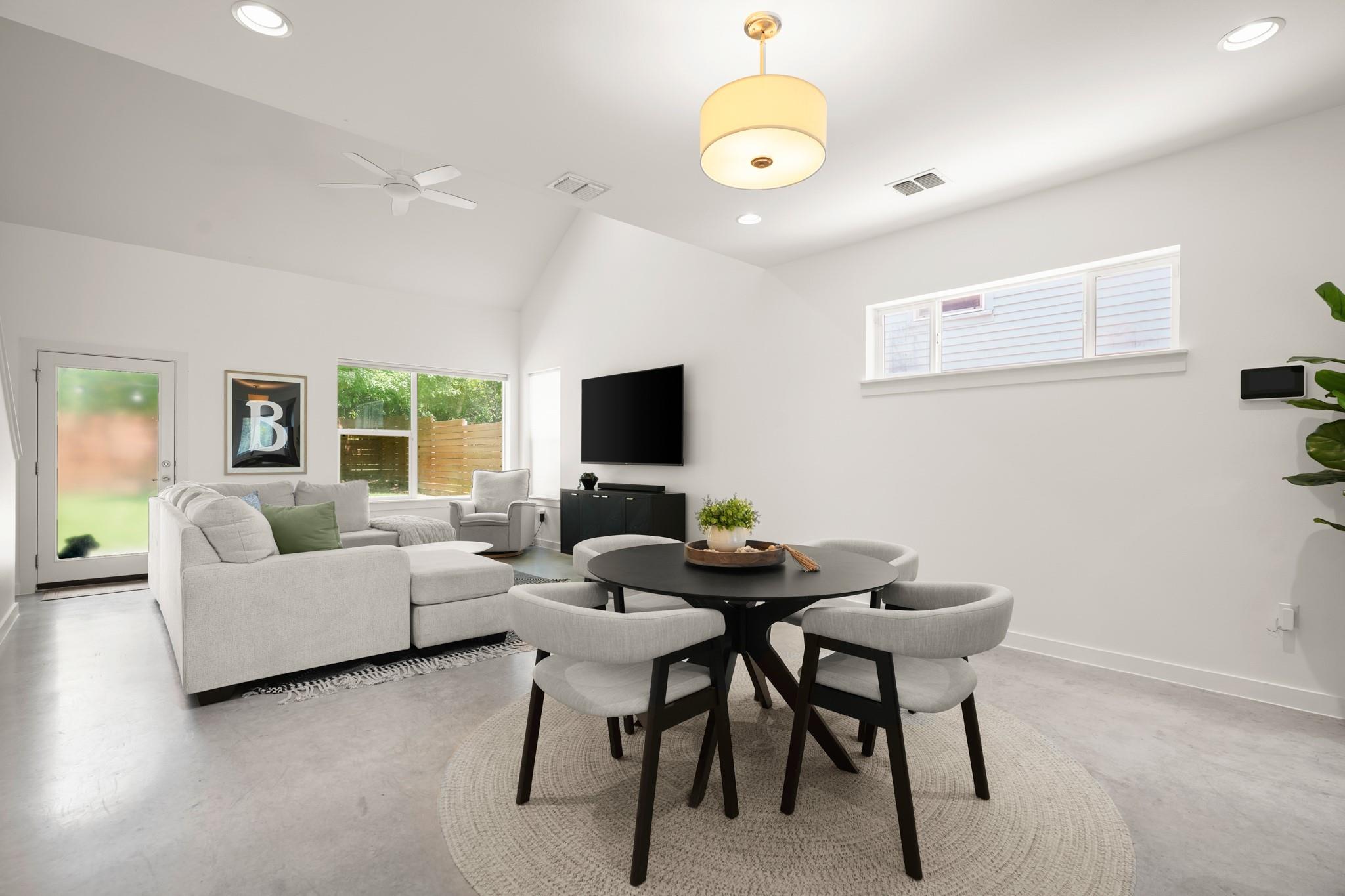 5616 S 1st St #18, Austin, TX 78745