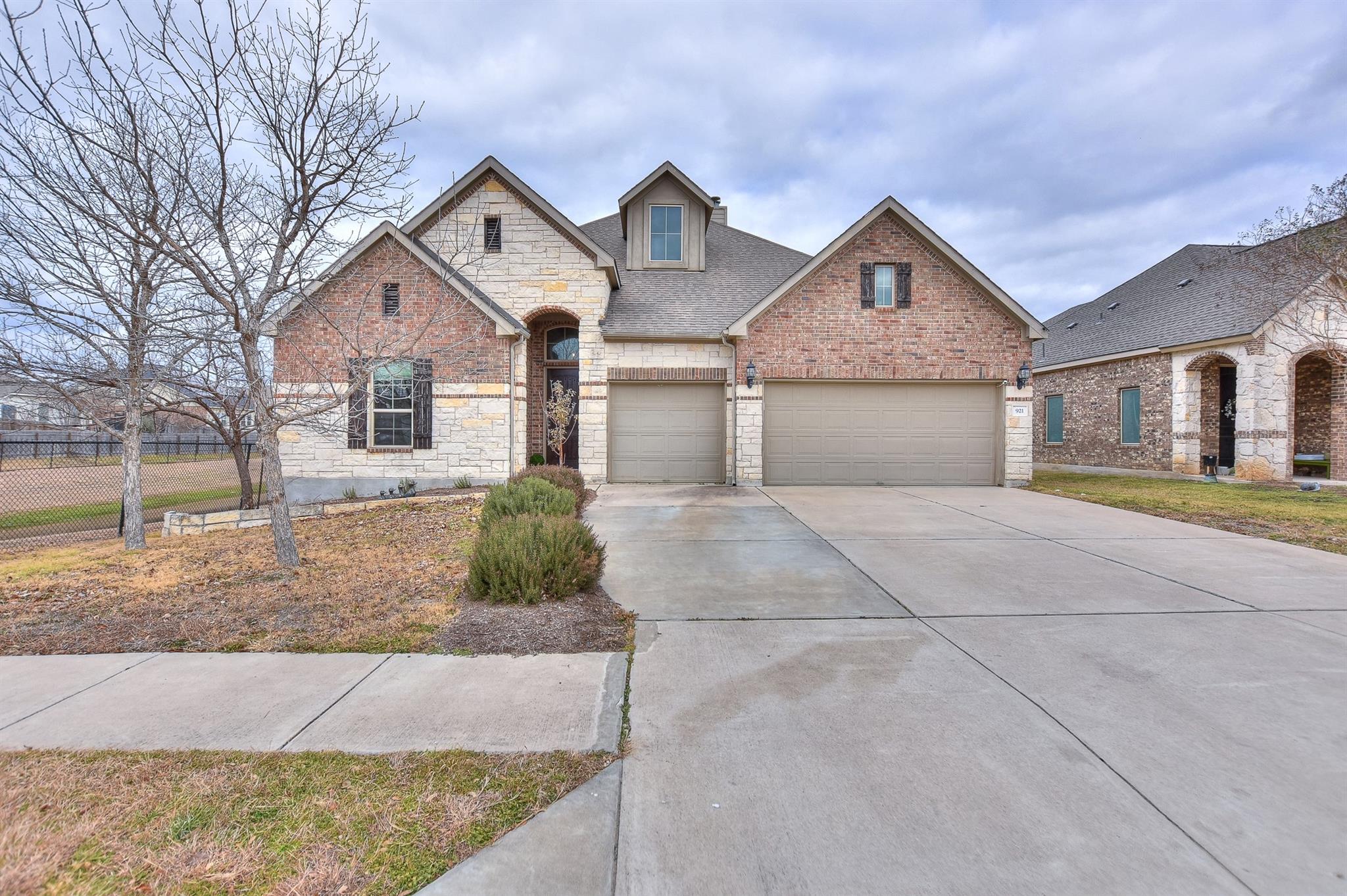921 Wolcott Dr, Leander