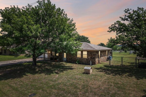 115 Mountain View Dr, Burnet