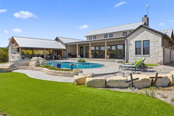 2105 Legacy Hills Dr, Johnson City