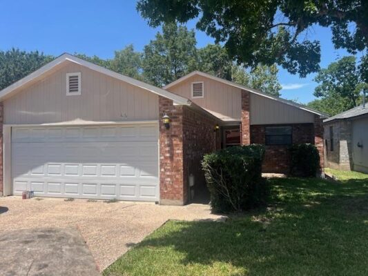 416 Village Ln, Buda