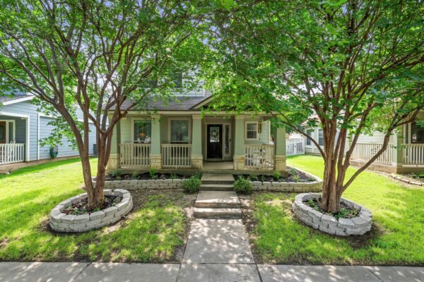 525 Rolling Oak Dr, Round Rock