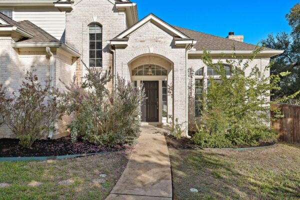 6 Wooded Way, Round Rock