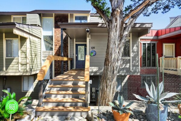 109 Comanche Pt, Point Venture