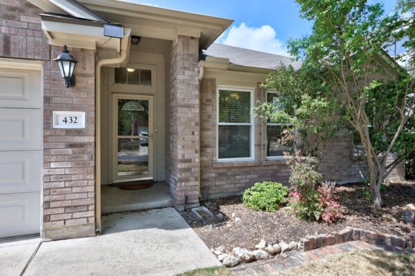 432 Falcon Ln, Leander