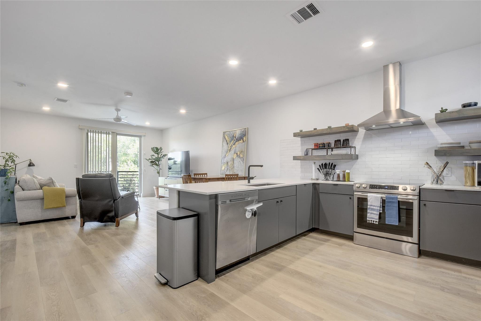 2709 E 5th St #2305, Austin, TX 78702
