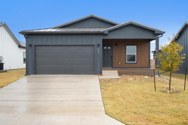 2027 Applewood Dr, Lockhart