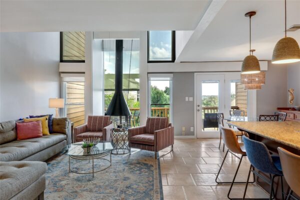 205 Venture Blvd S, Point Venture