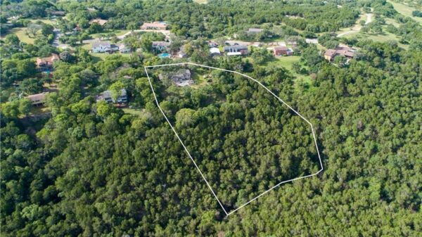 610 Lancelot Way, Austin