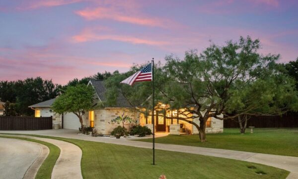 813 Lacey Oak Cir, Marble Falls