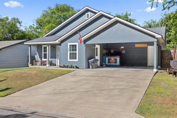 602 S Pierce St, Burnet
