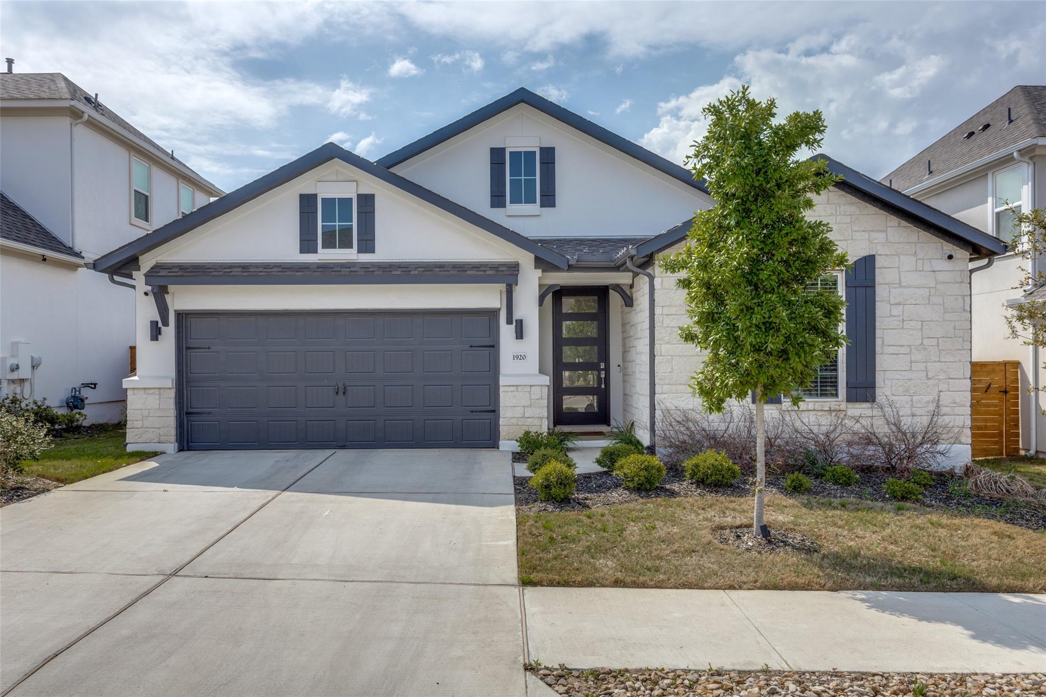 1920 Donetto Dr, Leander