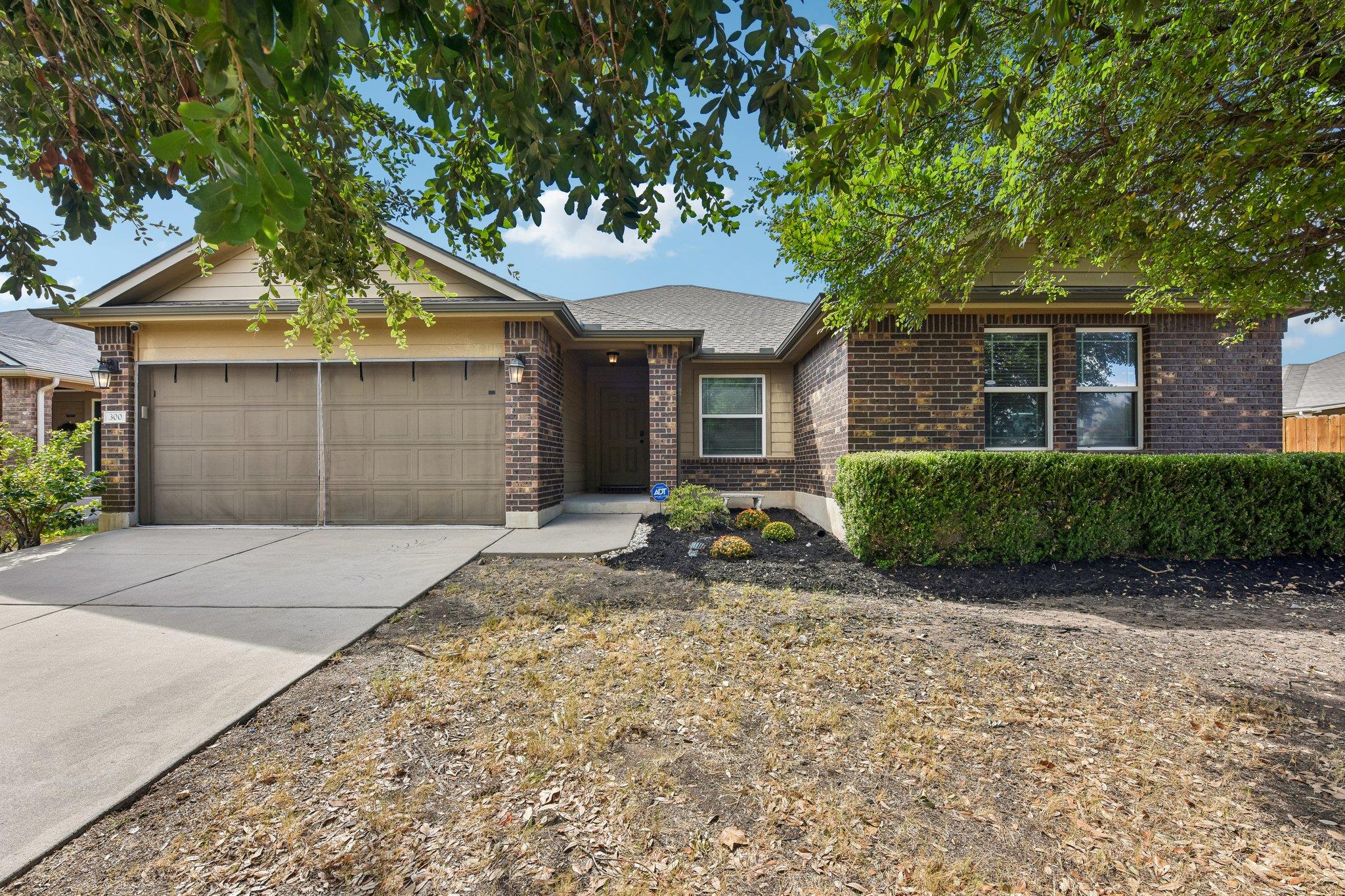 300 Hendelson Ln, Hutto, TX 78634