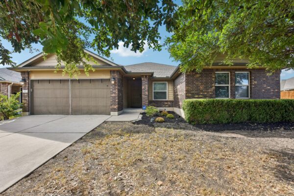 300 Hendelson Ln, Hutto