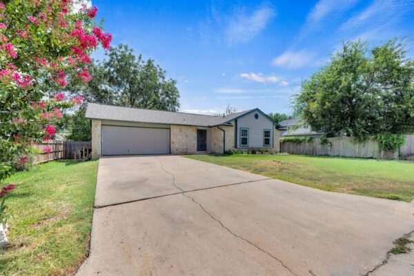 607 Garden Path Cv, Round Rock
