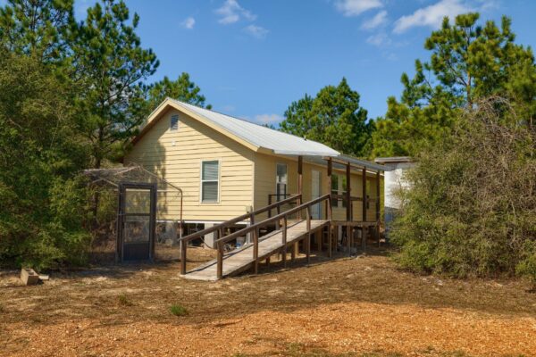 270 Kelley Rd W, Bastrop